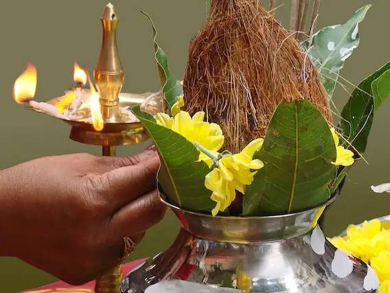 know the reason why women do not break coconut in hindu rituals in india હિન્દુઓની પૂજા વિધીમાં સ્ત્રીઓ પાસે ક્યારેય નથી કરાવાતુ આ કામ, હંમેશા રાખવામાં આવે છે દુર, જાણો કેમ