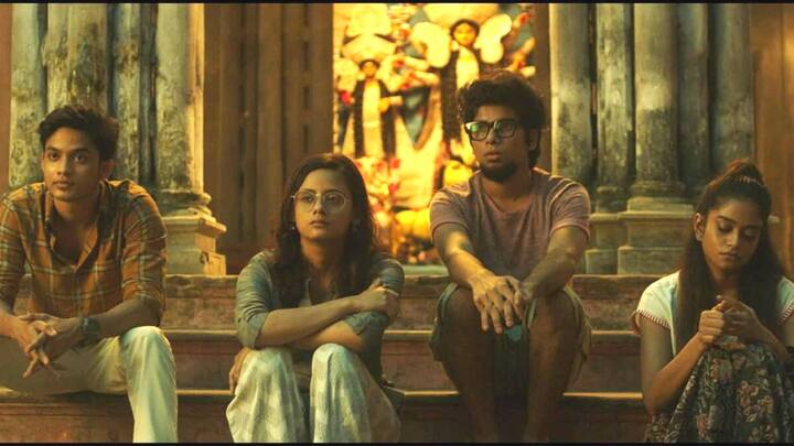 ২৫ তারিখ মুক্তি পাচ্ছে রঞ্জন ঘোষের পরিচালিত ছবি 'মহিষাসুরমর্দ্দিনী'। ঋতুপর্ণা ছাড়াও এই ছবিতে রয়েছেন শাশ্বত চট্টোপাধ্যায় (Saswata Chatterjee) ও পরমব্রত বন্দ্যোপাধ্যায় (Parambrata Chatterjee)।