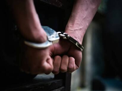 Diwali chit fund fraud Collection of Rs 20 crores family of 4 people arrested with a pistol தீபாவளி சீட்டு நடத்தி மோசடி நடத்திய குடும்பம்! ரூ.20 கோடி வசூல்… கைத்துப்பாக்கியுடன் 4 பேர் கைது!