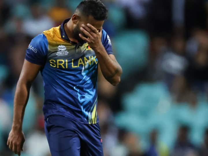 Chamika Karunaratne Suspended: T20 विश्वकप में करुणारत्ने को नियम तोड़ना पड़ा भारी, श्रीलंका ने लगाया एक साल का प्रतिबंध