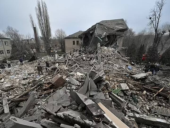 Russian ukraine war newborn baby killed russian missile strike on ukraine hospital यूक्रेन पर रूस का हवाई हमला! अस्पताल में एक नवजात की मौत, मां और डॉक्टर को मलबे से निकाला सुरक्षित