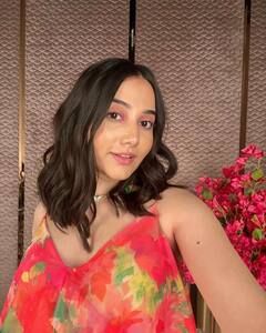 ग्लैमर में उर्फी जावेद से कम नहीं है बहन Asfi Javed, फैशन में देती हैं टक्कर