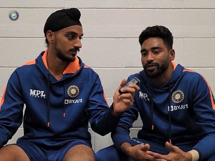 IND Vs NZ T20I Mohammed Siraj and Arshdeep Singh interview and moments in this series VIDEO: न्यूजीलैंड के खिलाफ 4 विकेट लेने पर सिराज ने दी प्रतिक्रिया, अर्शदीप ने बताई दिलचस्प बातें