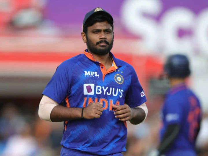 IND vs NZ Former Indian cricketer furious over Sanju Samson not giving chance in T20 Series against New Zealand IND vs NZ: टी20 सीरीज में संजू सैमसन को मौका नहीं दिए जाने पर भड़के पूर्व भारतीय क्रिकेटर, कही यह बड़ी बात