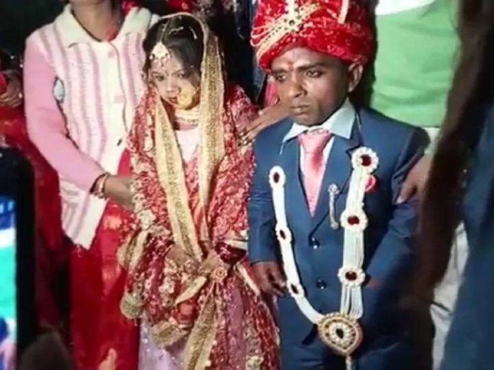 Viral Video marathi news 3 foot tall groom married 3 foot tall bride  Viral Video : जुळून येती रेशीमगाठी! 3 फुटाच्या नवऱ्याला अखेर वधू मिळालीच..थाटामाटात लग्न; व्हिडीओ व्हायरल