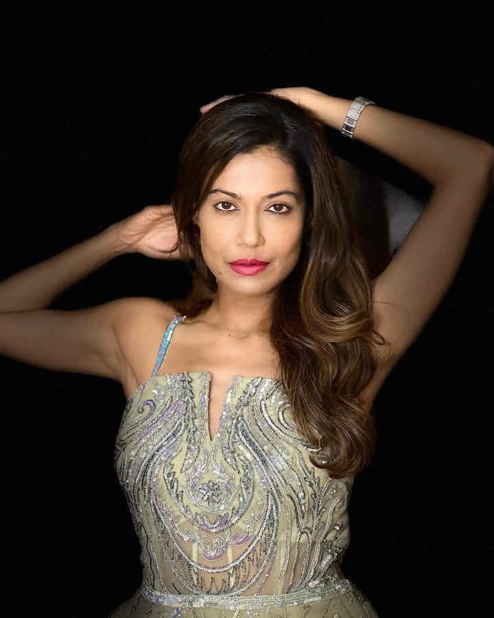 एक्ट्रेस पायल रोहतगी के साथ करण पटेल का नाम खूब सुर्खियों में रहा. एक बार एक्ट्रेस ने आरोप लगाया था कि, रात के 2 बजे करण पटेल पायल के होटल रूम में आकर उन्हें प्रपोज किया था. उन्होंने करण पर छेड़खानी का भी आरोप लगाया था.