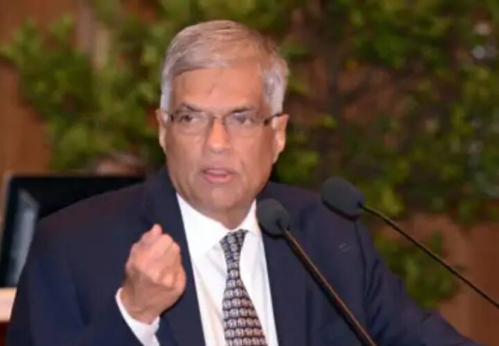 Srilanka Crisis: 'Call me dictator but...', warns Sri Lankan President Ranil Wickremesinghe to protesters Srilanka Crisis: 'मुझे तानाशाह कहें लेकिन...', श्रीलंका के राष्ट्रपति रानिल विक्रमसिंघे की प्रदर्शनकारियों को चेतावनी
