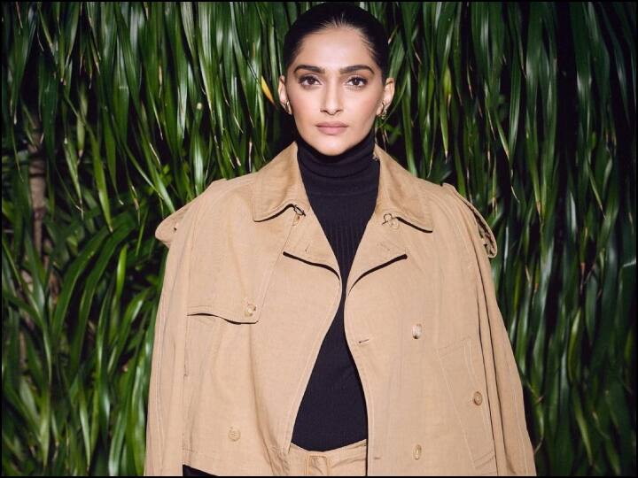sonam kapoor back to work 2 months after delivery sister rhea kapoor asked dont call it a comeback 'इसे कम बैक मत कहना..' डिलीवरी के 2 महीने बाद ही काम पर लौटीं सोनम कपूर ने दिया पावरफुल मैसेज
