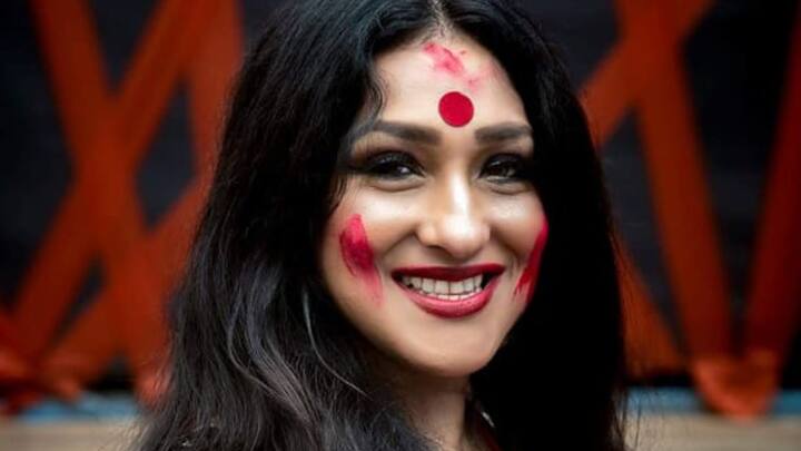 প্রত্যেক ছবি, প্রত্যেক চরিত্রই তাঁর কাছে নতুন চ্যালেঞ্জ। 'মহিষাসুরমর্দিনী' নতুন কী চ্যালেঞ্জ নিয়ে এসেছিল ঋতুপর্ণার কাছে?