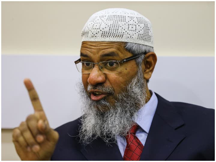 जाकिर नाइक पर क्या हैं आरोप, क्यों कई सालों से मलेशिया में ही कर रहा ऐश What allegations against Zakir Naik, why living in Malaysia for many years जाकिर नाइक पर क्या हैं आरोप, क्यों कई सालों से मलेशिया में ही कर रहा ऐश