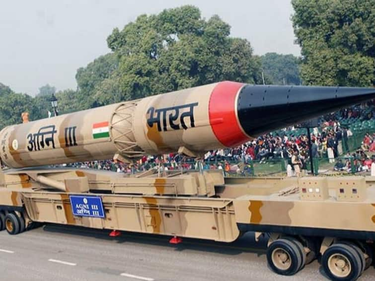 India carries out successful training launch of Intermediate Range Ballistic Missile, Agni-3 from APJ Abdul Kalam Island Agni-3 Ballistic Missile: ஒன்றரை டன் எடையை சுமந்து 3 ஆயிரம் கிமீ. செல்லும் அக்னி 3 ஏவுகணை சோதனை வெற்றி