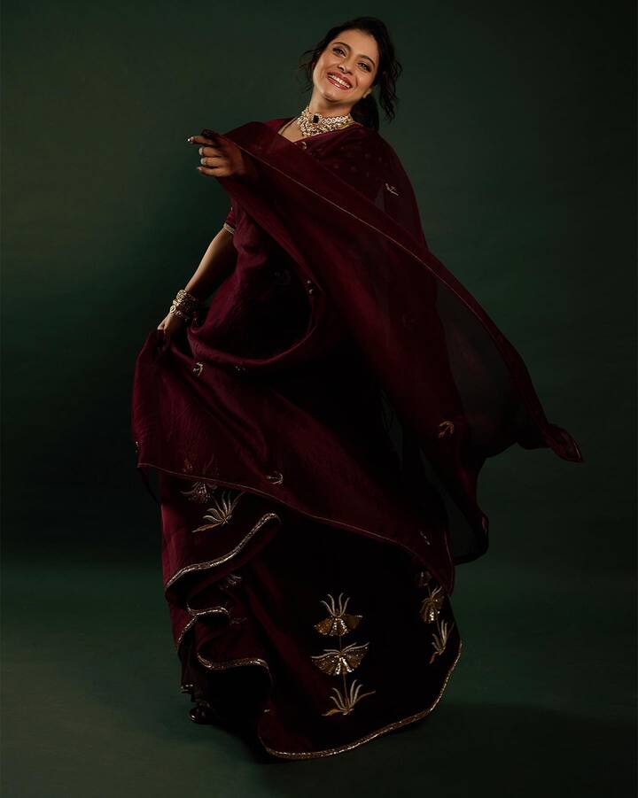 Kajol wore a heavy ethnic neck piece which perfectly complimented her toned-down outfit look