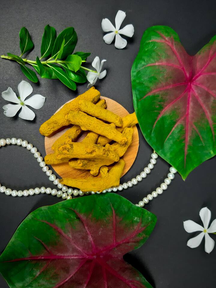 आपल्या घरात वापरल्या जाणाऱ्या मसाल्यांचा खूप उपयोग होतो. हळदीचे प्रकरण वेगळे आहे. याला मसाला म्हणण्यापेक्षा औषध म्हणणे योग्य ठरेल.