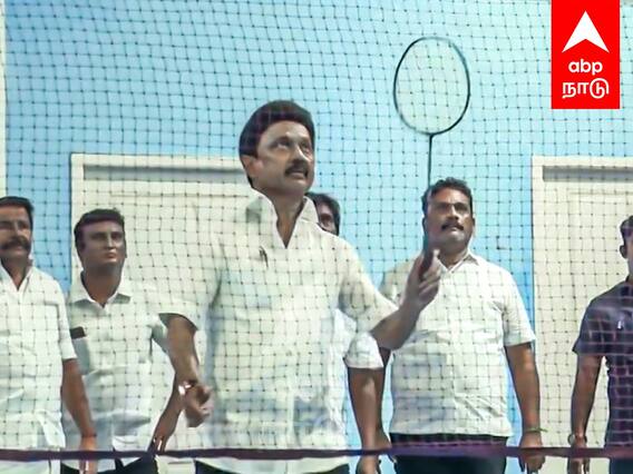 MK Stalin Plays Badminton : SMASH அடித்த முதல்வர்..கைத்தட்டி விசிலடித்த வீரர்கள்! SHUTTLE COURT 🔥