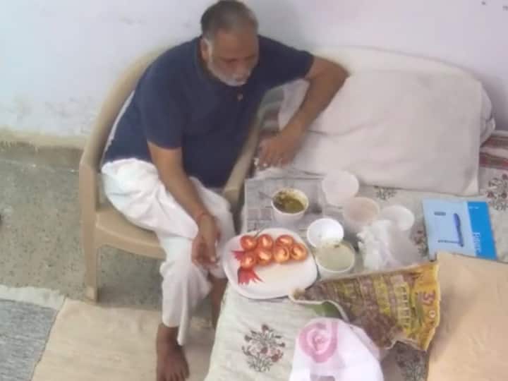 Delhi Minister Satyendar Jain Now Seen Getting Proper Food In Tihar Jail Watch Viral Video Satyendar Jain Video: జైలు గదిలో విందు భోజనం, ఆప్ లీడర్ మరో వీడియో వైరల్