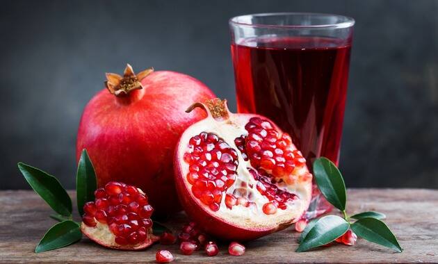 Pomegranate juice: You can easily extract pomegranate juice without a juicer mixer, this is the method Pomegranate juice : ਤੁਸੀਂ ਬਿਨਾਂ ਜੂਸਰ ਮਿਕਸਰ ਤੋਂ ਵੀ ਆਸਾਨੀ ਨਾਲ ਕੱਢ ਸਕਦੇ ਹੋ ਅਨਾਰ ਦਾ ਜੂਸ, ਇਹ ਹੈ ਤਰੀਕਾ