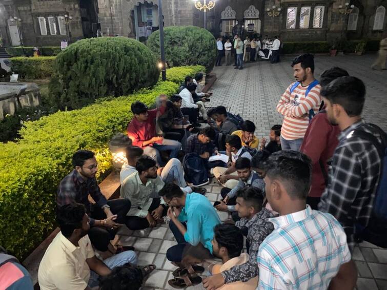 Meeting over DKTE exam policy fruitless An indefinite strike by the Swabhimani Student Council Kolhapur News : डीकेटीई'च्या परीक्षा धोरणावरून बैठक फिस्कटली; स्वाभिमानी विद्यार्थी परिषदेकडून बेमुदत ठिय्या आंदोलन