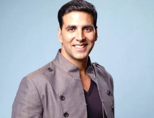 આ લિસ્ટમાં પહેલું નામ રવિના ટંડનનું છે. જેણે એક ઈન્ટરવ્યુમાં ખુલાસો કર્યો હતો કે ગોવામાં રહેતી એક વ્યક્તિ તેને પોતાની પત્ની માનવા લાગ્યો હતો. એટલું જ નહીં તે રવીનાને લોહીથી ભરેલી બોટલ અને અશ્લીલ ફોટા મોકલતો હતો.