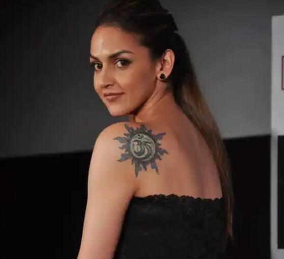 ਈਸ਼ਾ ਦਿਓਲ- ਅਦਾਕਾਰਾ ਈਸ਼ਾ ਦਿਓਲ ਵੀ ਭਗਵਾਨ ਸ਼ਿਵ ਦੀ ਭਗਤ ਹੈ। ਉਸ ਨੇ ਆਪਣੇ ਸਰੀਰ 'ਤੇ ਮਹਾਦੇਵ ਦੇ ਦੋ ਟੈਟੂ ਬਣਵਾਏ ਹਨ। ਉਹ ਕਈ ਵਾਰ ਆਪਣੇ ਟੈਟੂ ਵੀ ਬਣਵਾ ਚੁੱਕੀ ਹੈ।