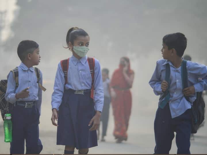 up news ghaziabad and unnao school timing changed due to cold waves and fog UP Cold Weather: गाजियाबाद में बढ़ती ठंड के चलते स्कूल के टाइम में बदलाव, उन्नाव में सुबह 10 से 3 बजे तक खुलेंगे स्कूल
