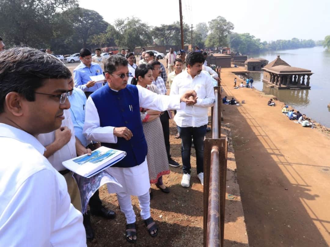 Deepak Kesarkar : कोल्हापूर जिल्ह्यातील खेळाडूंना दर्जेदार सुविधेसाठी 'विशेष क्रीडा पॅकेज' साठी प्रयत्न करणार; पालकमंत्री केसरकरांची ग्वाही Will try for special sports package for quality facilities for athletes in Kolhapur district says deepak kesarkar Deepak Kesarkar : कोल्हापूर जिल्ह्यातील खेळाडूंना दर्जेदार सुविधेसाठी 'विशेष क्रीडा पॅकेज' साठी प्रयत्न करणार; पालकमंत्री केसरकरांची ग्वाही