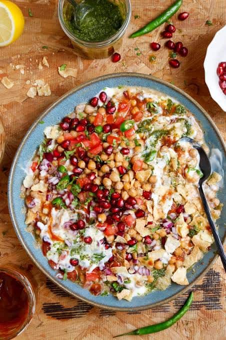 दही चना चाट: प्रोटीन से भरपूर उबले हुए छोले और दही से बनी यह चाट आपके वेट लॉस डाइट के लिए परफेक्ट है. इस रेसिपी में केवल कुछ उबले हुए छोले और दही की जरूरत है, इसमें अपनी पसंदीदा सीज़निंग मिलाकर एंजॉय कर सकते हैं.