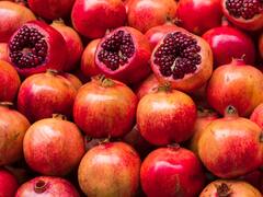 Pomegranate For Skin: त्वचा निरोगी ठेवण्यासाठी डाळिंबाचा वापर कसा करावा?