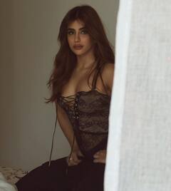 Miesha Iyer: એક્ટ્રેસ મિશાએ શેર કરી હોટ તસવીરો, જુઓ વાયરલ અંદાજ