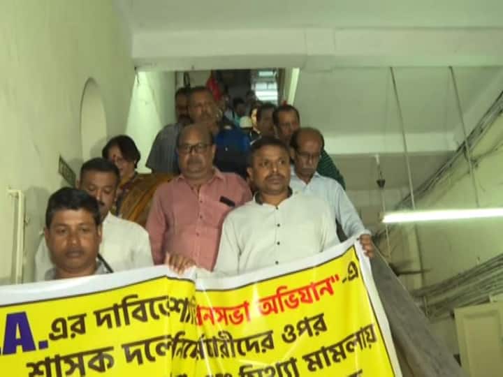 ' সম্পূর্ণ গণতান্ত্রিক উপায়ে আমরা সরকারি কর্মচারীরা, আমরা আন্দোলন করছিলাম। স্বচ্ছ নিয়োগের দাবিতে, অস্থায়ী কর্মীদের স্থায়ীকরণের দাবিতে এবং যে DA তার দাবিতে। নিষ্ঠুরভাবে আমাদের আটক করা হয়েছে। ' সরব বিক্ষোভকারীরা।