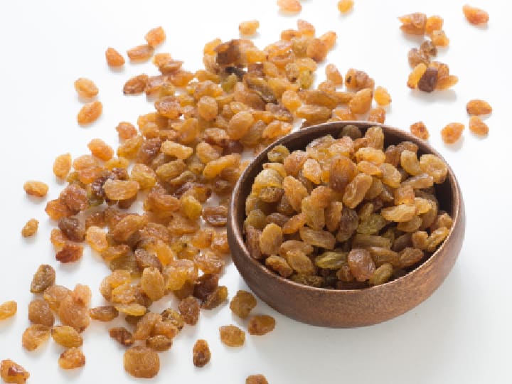 health benefits of chewing soaked raisins relief from stomach pain