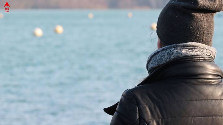 রাজ্যে ক্রমশই পারদ পতন হয়ে চলেছে। এই সময় কান-মাথা ঢেকে চলুন। প্রয়োজনে পায়ে মোজা পরুন।