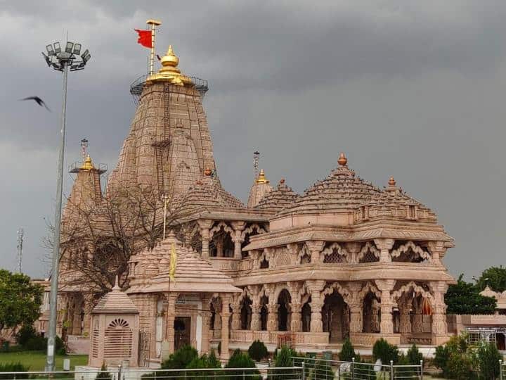 Chittorgarh Devotees make God business partners in this temple give a share on profit ann Rajasthan News: राजस्थान का ऐसा मंदिर जहां भगवान को भक्त बनाते हैं बिजनेस पार्टनर, प्रॉफिट होने पर देते हैं हिस्सा