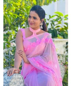 Intinti Gruhalakshmi Prashanthi: పింక్ శారీలో 'గృహలక్ష్మి' లాస్య (ప్రశాంతి) పిక్స్