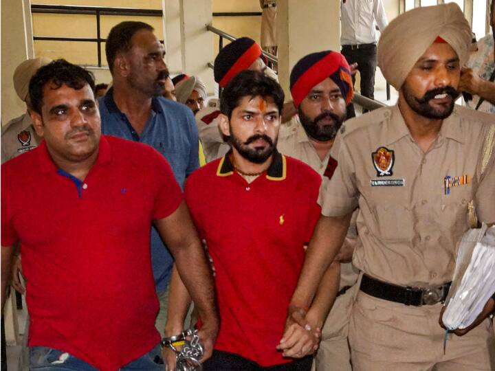 Sidhu Moose Wala Murder Case: गैंगस्टर लॉरेंस बिश्नोई पर कसा शिकंजा, NIA को मिली 10 दिन की कस्टडी, पंजाब से दिल्ली रवाना Sidhu Moose Wala Murder Case NIA gets 10 days custody of gangster Lawrence Bishnoi leaves to Delhi From Bathinda Sidhu Moose Wala Murder Case: गैंगस्टर लॉरेंस बिश्नोई पर कसा शिकंजा, NIA को मिली 10 दिन की कस्टडी, पंजाब से दिल्ली रवाना