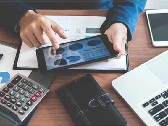 Finfluencers And Their Role In Simplifying Finance In The Age Of Digital Economy