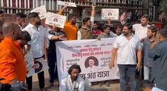 In Pics : पुण्यात निघाली राज्यपालांची प्रतिकात्मक अंत्ययात्रा