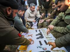 Jammu Kashmir: पाकिस्तान से आए ड्रोन ने 5 लाख रुपये के साथ गिराए IED और हथियार, सांबा में पुलिस ने किया जब्त