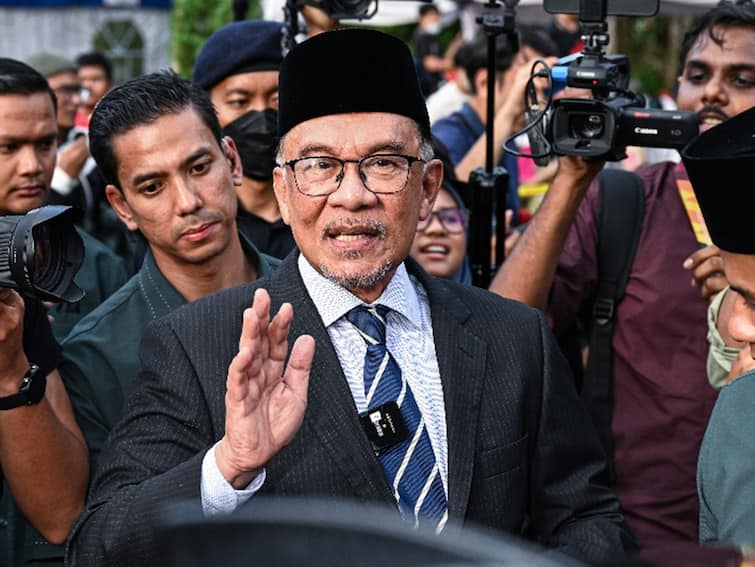 Malaysia’s King Names Reformist Opposition Leader Anwar Ibrahim As Prime Minister Malaysia Election: King Names Reformist Opposition Leader Anwar Ibrahim As Prime Minister