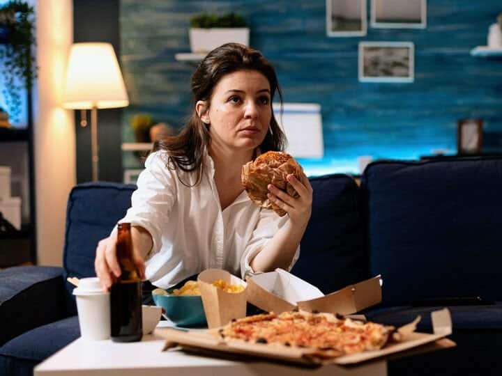 These are the 5 disadvantages of eating food late at night, if you know  then you will change this habit today itself | Eating Late At Night: देर  रात खाना खाने के