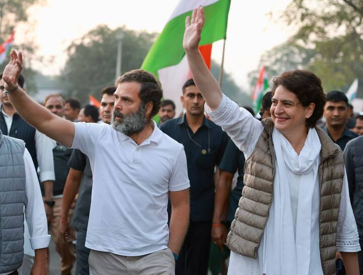 राहुल जब पदयात्रा पर निकलते हैं तो सड़क के दोनों ओर पुलिस कर्मी उनकी सुरक्षा के लिए रस्सियों का सुरक्षा घेरा बनाकर साथ चलते हैं. प्रियंका के यात्रा में शामिल होने के बाद कांग्रेस के उत्साहित कार्यकर्ता भाई-बहन के समर्थन में नारेबाजी करते हुए उनके करीब आने की बार-बार कोशिश करते दिखाई दिए. उन्हें सुरक्षित घेरे से दूर करने के लिए पुलिस कर्मियों को अतिरिक्त मशक्कत करनी पड़ी.