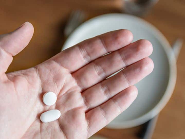 what is the right way to consume paracetamol and its side effects Paracetamol: क्या आप भी गलत तरीके से खाते हैं पेरासिटामोल, जान लें ये खास बातें नहीं तो हो जाएंगे परेशान