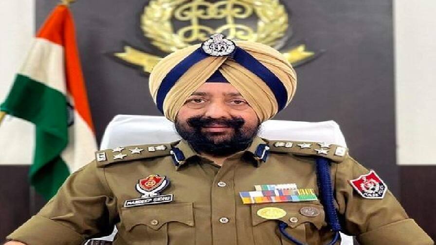 Case registered against Amritpal Singh Mehron and Jitinder Goryan in two cases of spreading hatred: Police Commissioner Mandeep Sidhu ਨਫ਼ਰਤ ਫ਼ੈਲਾਉਣ ਦੇ ਦੋ ਮਾਮਲਿਆਂ ਵਿੱਚ ਅੰਮ੍ਰਿਤਪਾਲ ਸਿੰਘ ਮਹਿਰੋਂ ਅਤੇ ਜਤਿੰਦਰ ਗੋਰੀਆਨ ਦੇ ਖਿਲਾਫ਼ ਕੇਸ ਦਰਜ: ਪੁਲਿਸ ਕਮਿਸ਼ਨਰ ਮਨਦੀਪ ਸਿੰਘ ਸਿੱਧੂ