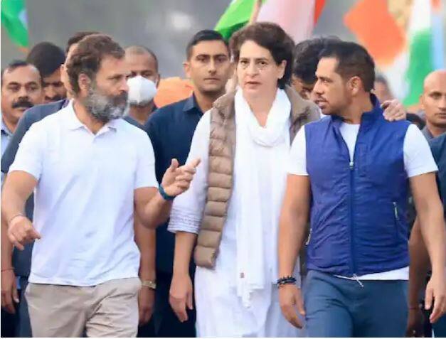 ਇੰਨਾ ਹੀ ਨਹੀਂ ਪ੍ਰਿਯੰਕਾ ਗਾਂਧੀ ਦੇ ਨਾਲ ਉਨ੍ਹਾਂ ਦੇ ਪਤੀ ਰਾਬਰਟ ਵਾਡਰਾ ਵੀ ਯਾਤਰਾ 'ਚ ਨਾਲ-ਨਾਲ ਚੱਲਦੇ ਨਜ਼ਰ ਆਏ। ਬੁੱਧਵਾਰ ਸ਼ਾਮ ਨੂੰ ਪ੍ਰਿਯੰਕਾ ਗਾਂਧੀ ਆਪਣੇ ਪਤੀ ਰਾਬਰਟ ਵਾਡਰਾ ਨਾਲ ਜਹਾਜ਼ ਰਾਹੀਂ ਇੰਦੌਰ ਪਹੁੰਚੀ ਅਤੇ ਉਥੋਂ ਸੜਕ ਰਾਹੀਂ ਬੁਰਹਾਨਪੁਰ ਭਾਰਤ ਜੋੜੋ ਯਾਤਰਾ 'ਚ ਸ਼ਾਮਲ ਹੋਈ।