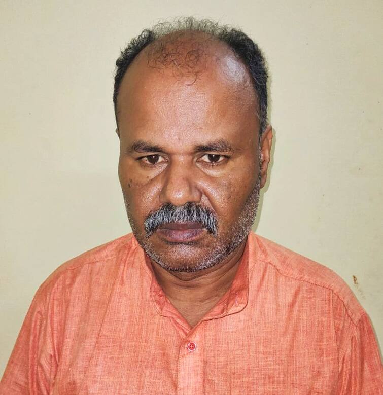 Fake priest and girl's mother arrested for sexually harassing an eight-year-old girl! Crime: கணவருக்கு வேலை; குடும்ப பிரச்சினைக்கு பூஜை: தாய்க்கு ஆசை காட்டி சிறுமியை வன்கொடுமை செய்த போலி சாமியார்!