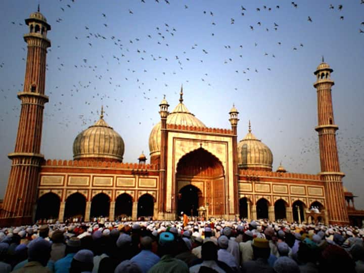 Women Can Now Enter Jama Masjid Only If They Come With Familes. Check Details Delhi's Jama Masjid Bars Entry Of Women Coming Alone Or With Friends. Check Details