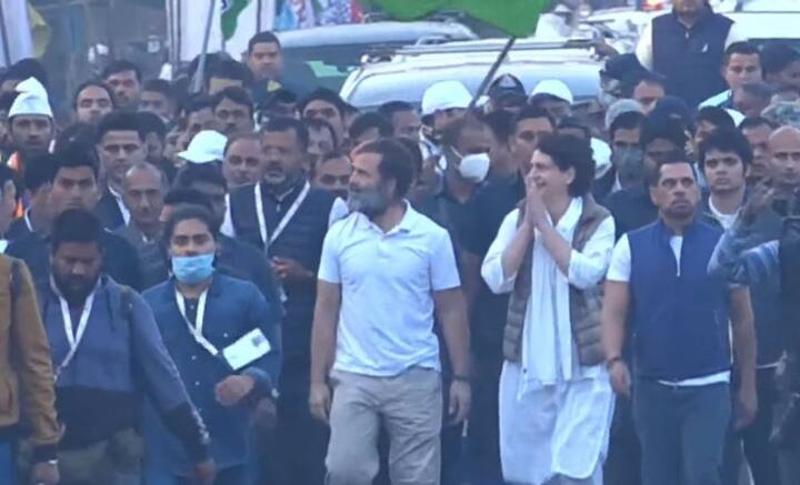 এ দিন আরও একটি বিষয় নজর কেড়েছে সকলের, যা হল রাহুলের পাশে পদযাত্রায় সচিন পায়লটের উপস্থিতি। অশোক গহলৌত এবং তাঁর দ্বৈরথে রাজস্থান কংগ্রেসে সঙ্কটকাল চলছে। সেই আবহে রাহুলের পাশে তাঁর দেখা মেলাকে ইঙ্গিতবহ বলেই মনে করছে রাজনৈতিক মহল।