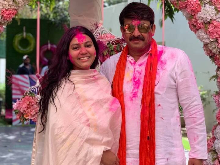 Manoj Tiwari Wife Surbhi Tiwari: भोजपुरी एक्टर और भाजपा नेता मनोज तिवारी की दूसरी पत्नी सुरभि तिवारी प्रेग्नेंट हैं. आइए आपको मनोज तिवारी की दूसरी पत्नी के बारे में बताते हैं.