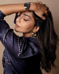 Aishwarya Lekshmi : அலைகடல் ஆழம்  நிலவு அறியாதோ...பூங்குழலியின் லேட்டஸ்ட் க்ளிக்ஸ்!