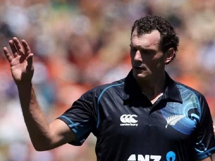 यहां चौथे नंबर पर कीवी गेंदबाज काइल मिल्स आते हैं. मिल्स ने 29 वनडे मैचों में 32 भारतीय खिलाड़ियों को पवेलियन भेजा है. इस दौरान उनका बॉलिंग एवरेज 34.53 और इकोनॉमी रेट 4.89 रहा है.