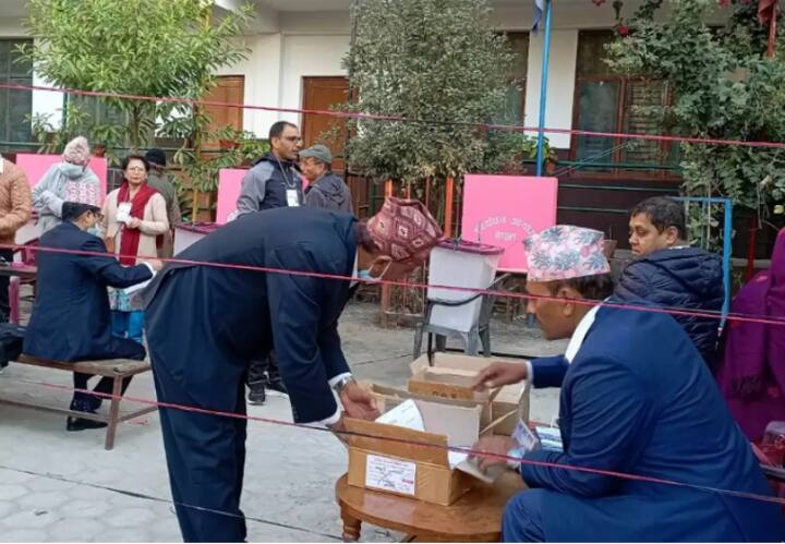 Nepal Election Result 2022 Know who got how many seats Nepal Election Result 2022: प्रधानमंत्री शेर बहादुर देउबा की पार्टी जीत की ओर, जानें किसे मिलीं कितनी सीटें